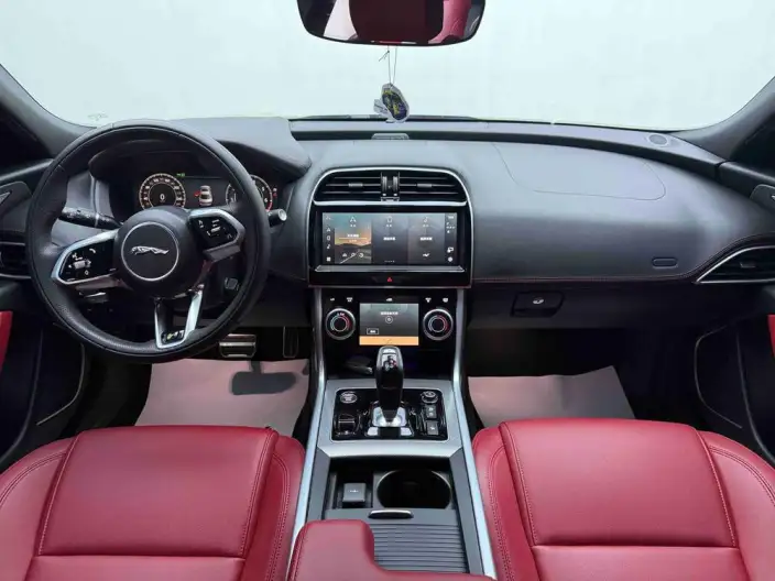 Jaguar XE L 2025 Model 2.0T 250PS R-DYNAMIC 90th Anniversary Collector Edition Edition – фото 9