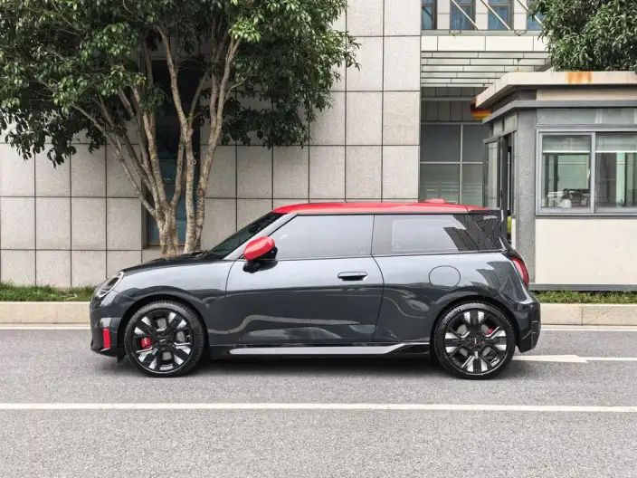 ElectricMINI JCW 2026 Model JOHN COOPER WORKS