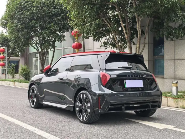 ElectricMINI JCW 2026 Model JOHN COOPER WORKS