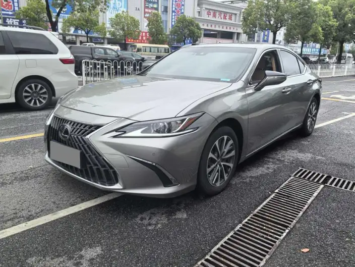 Lexus ES 2022 Model 300h Superior Edition – фото 1