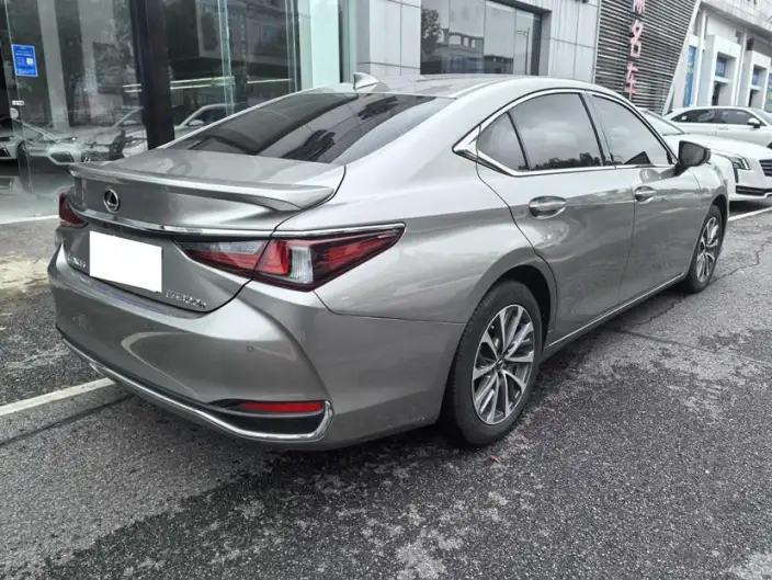 Lexus ES 2022 Model 300h Superior Edition – фото 3