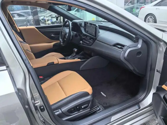 Lexus ES 2022 Model 300h Superior Edition – фото 4