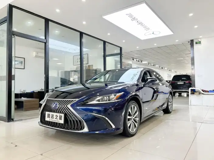Lexus ES 2021 Model 300h Premium – фото 1