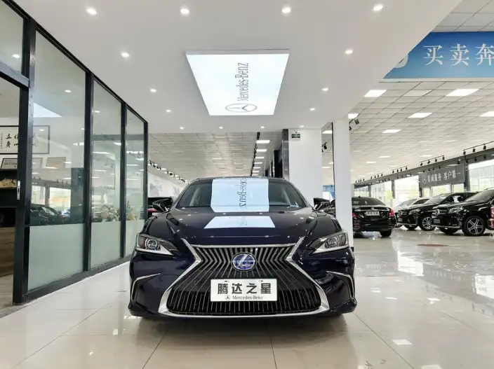 Lexus ES 2021 Model 300h Premium – фото 2