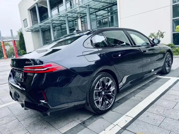 BMW 5 Series 2026 Model 530Li Exclusive Model M Sports Set – фото 6