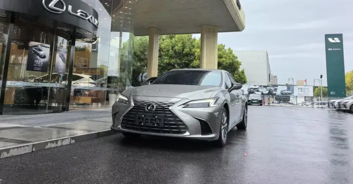 Lexus ES 2025 Model 300h Premium – фото 1