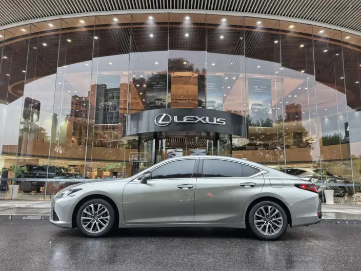Lexus ES 2025 Model 300h Premium – фото 4