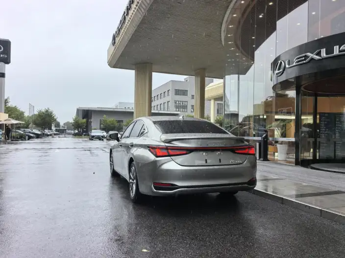 Lexus ES 2025 Model 300h Premium – фото 5