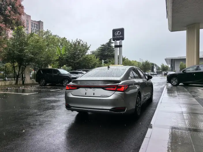 Lexus ES 2025 Model 300h Premium – фото 7