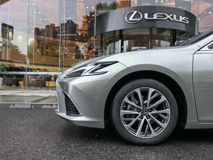 Lexus ES 2025 Model 300h Premium – фото 8