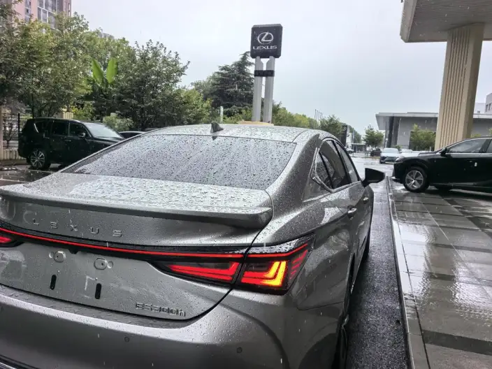 Lexus ES 2025 Model 300h Premium – фото 9