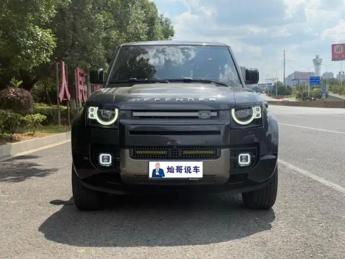 Land Rover Defender 2024 Model 110 3.0T P400 X-Dynamic HSE – фото 2