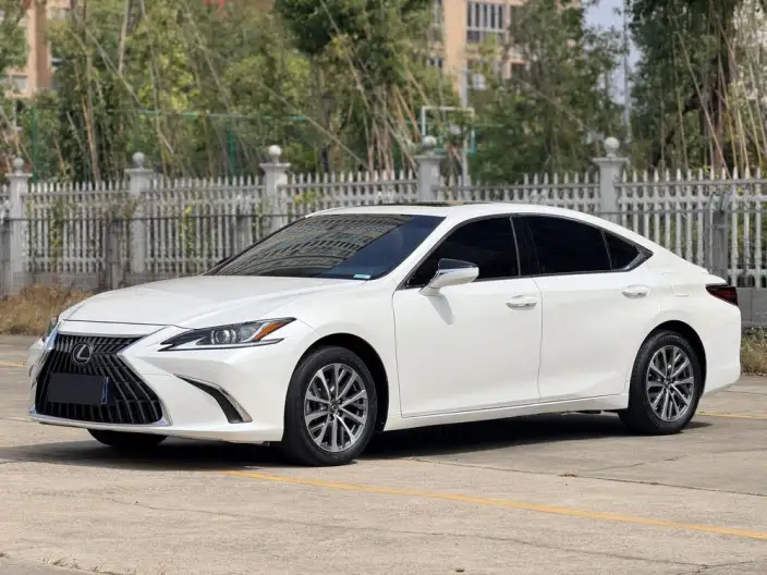 Lexus ES 2024 Model 200 Premium – фото 1