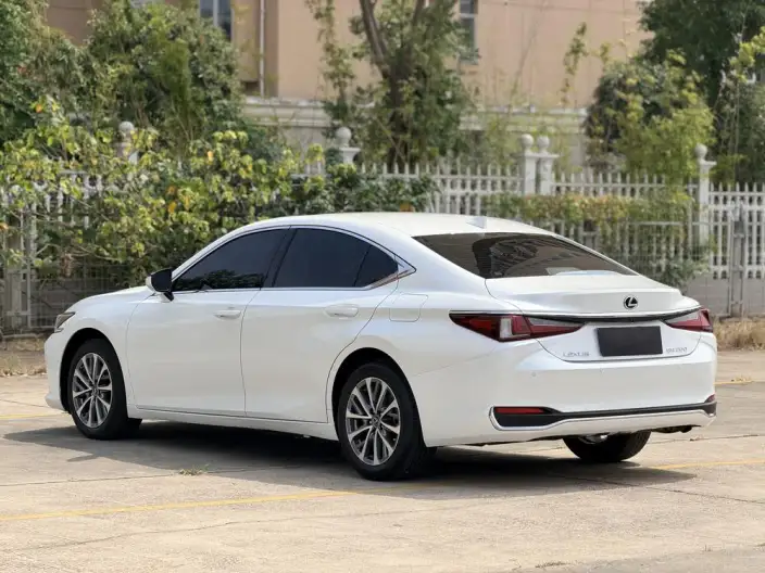 Lexus ES 2024 Model 200 Premium – фото 4