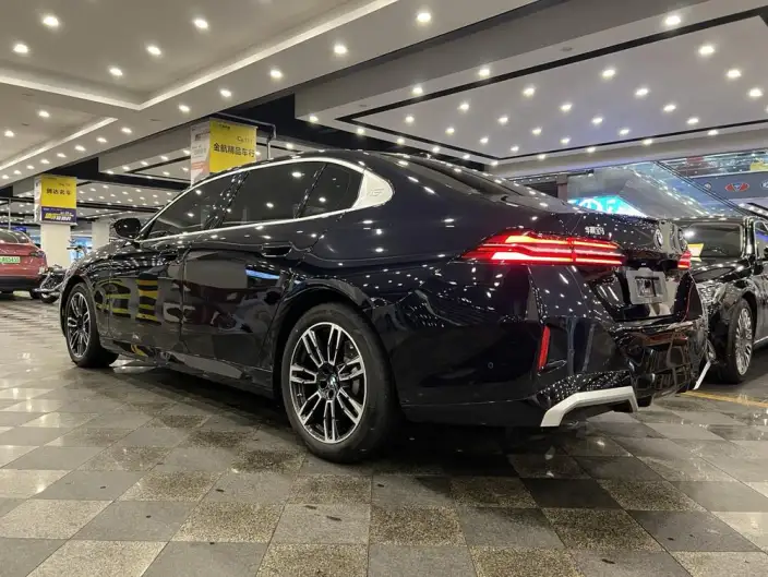 BMW 5 Series 2024 Model 530Li Exclusive Model M Sports Set – фото 4