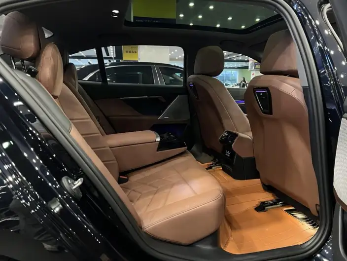 BMW 5 Series 2024 Model 530Li Exclusive Model M Sports Set – фото 6