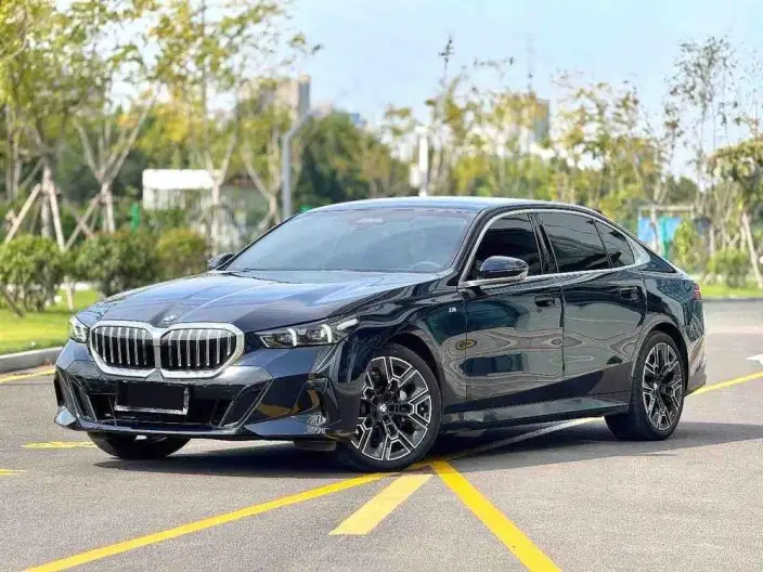 BMW 5 Series 2025 Model 530Li Exclusive Model M Sports Set – фото 1