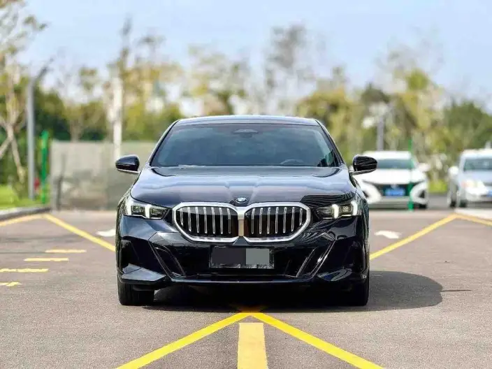 BMW 5 Series 2025 Model 530Li Exclusive Model M Sports Set – фото 2