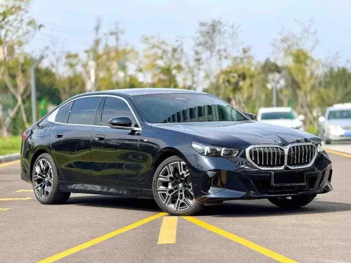 BMW 5 Series 2025 Model 530Li Exclusive Model M Sports Set – фото 3