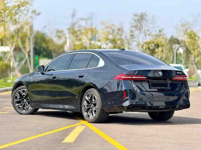 BMW 5 Series 2025 Model 530Li Exclusive Model M Sports Set – фото 4