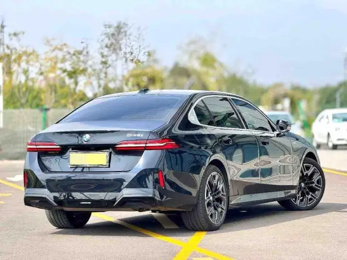 BMW 5 Series 2025 Model 530Li Exclusive Model M Sports Set – фото 6