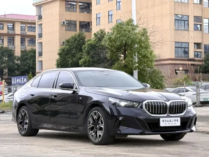 BMW 5 Series 2025 Model 530Li Exclusive Model M Sports Set – фото 3