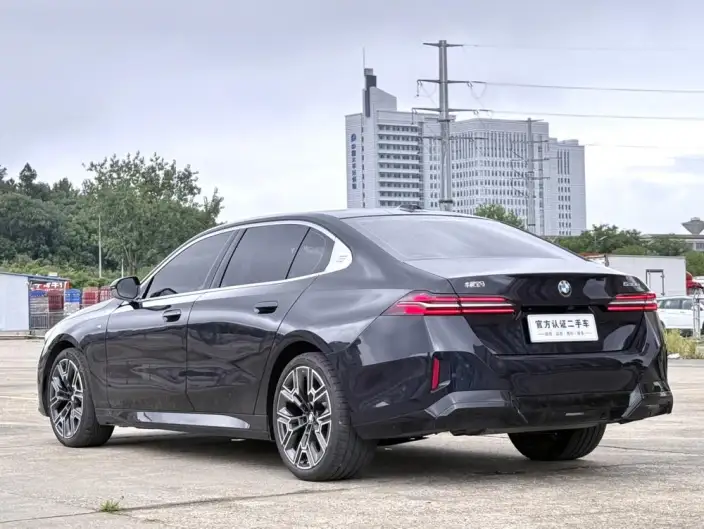 BMW 5 Series 2025 Model 530Li Exclusive Model M Sports Set – фото 5