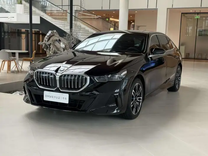 BMW 5 Series 2026 Model 525Li M Sports Set – фото 1