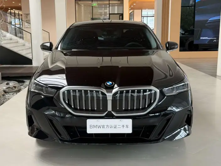 BMW 5 Series 2026 Model 525Li M Sports Set – фото 2
