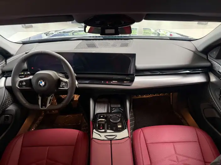 BMW 5 Series 2026 Model 525Li M Sports Set – фото 10