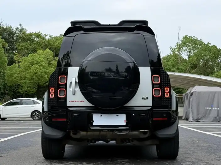 Land Rover Defender 2023 Model Facelift 90 3.0T P400 XS – фото 4