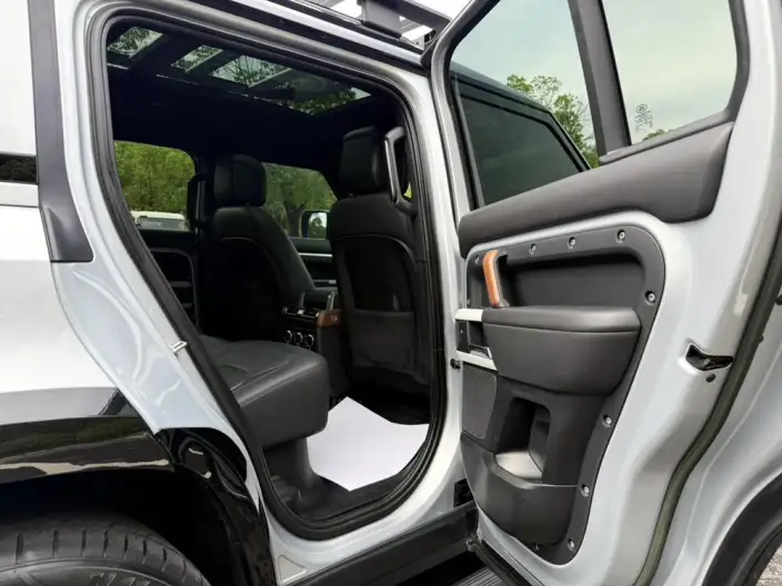 Land Rover Defender 2023 Model Facelift 90 3.0T P400 XS – фото 10