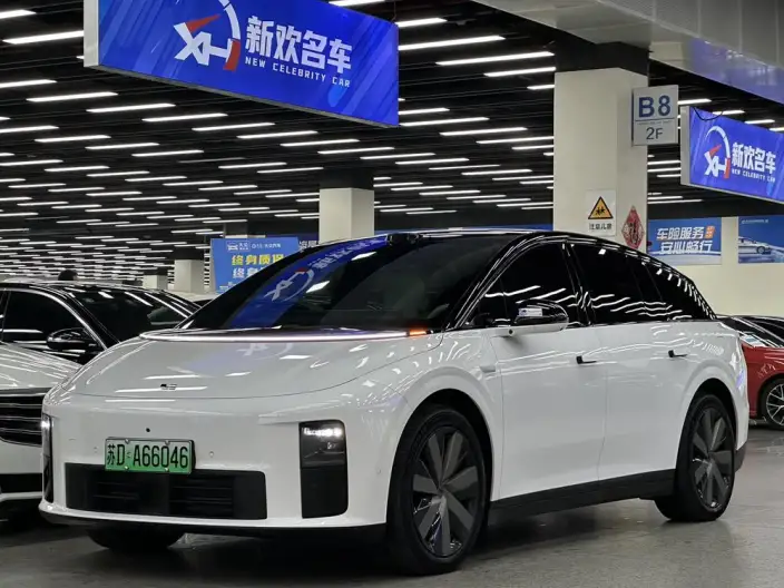 Li Auto i6 2025 Model 4WD Standard Edition – фото 1