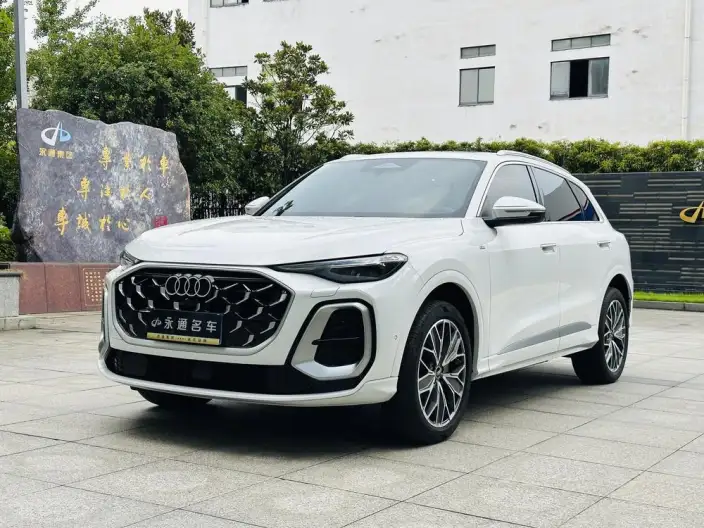 Audi Q5L 2026 Model 2.0T 10M Users Edition Edition – фото 1