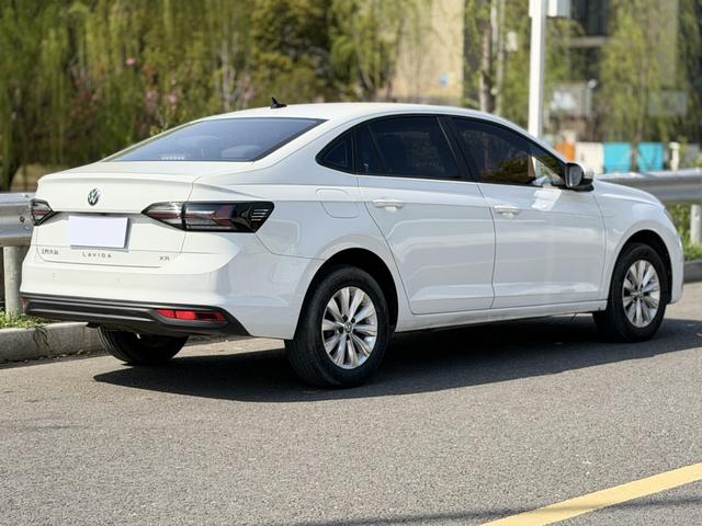 Volkswagen Lavida 2023 Avant-garde 1.5L Automatic Distinguished New Wing Edition – фото 11