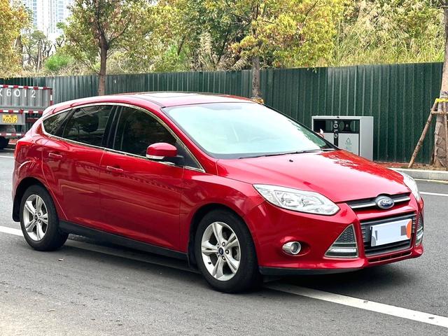 Ford Focus 2012 Hatchback 1.6L Automatic Style – фото 3