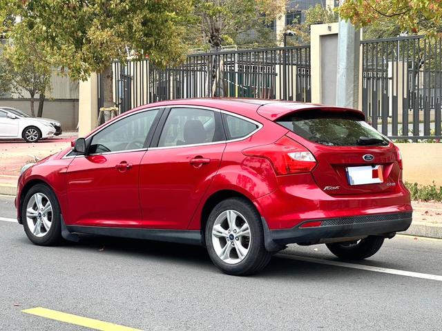 Ford Focus 2012 Hatchback 1.6L Automatic Style – фото 7