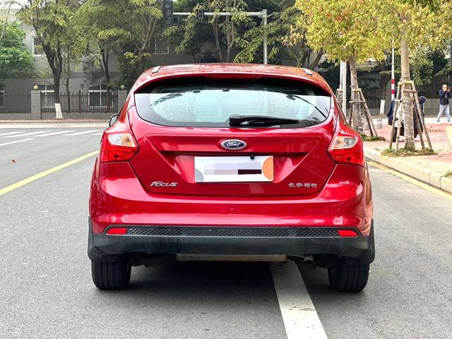 Ford Focus 2012 Hatchback 1.6L Automatic Style – фото 8