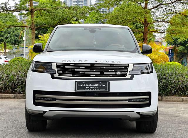 Range Rover 2023 3.0 L6 400PS Centurion Seven Seater Plus – фото 2