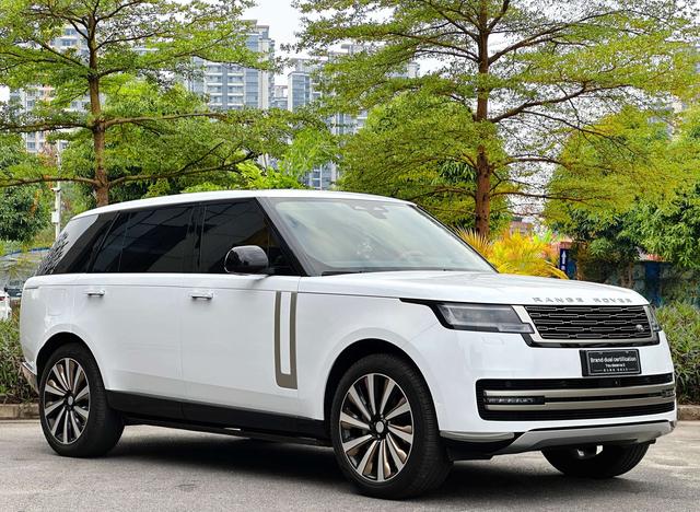 Range Rover 2023 3.0 L6 400PS Centurion Seven Seater Plus – фото 3