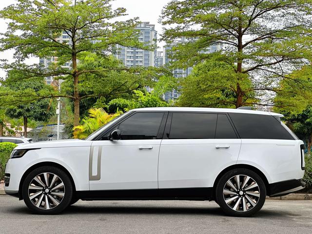 Range Rover 2023 3.0 L6 400PS Centurion Seven Seater Plus – фото 4