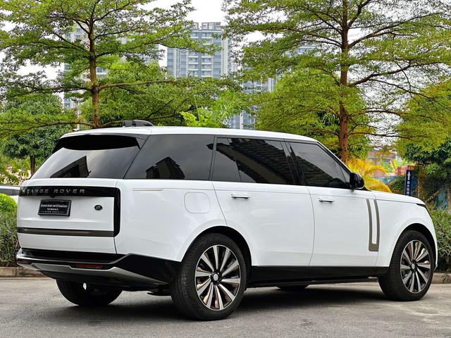 Range Rover 2023 3.0 L6 400PS Centurion Seven Seater Plus – фото 7