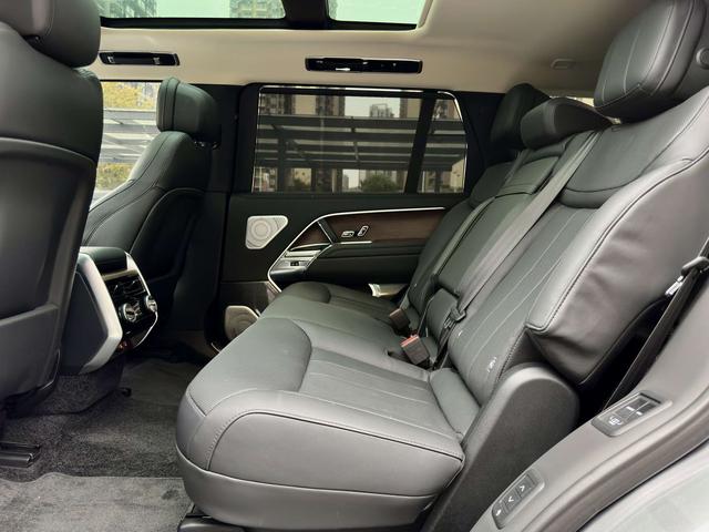 Range Rover 2023 3.0 L6 400PS Centurion Seven Seater Plus – фото 11