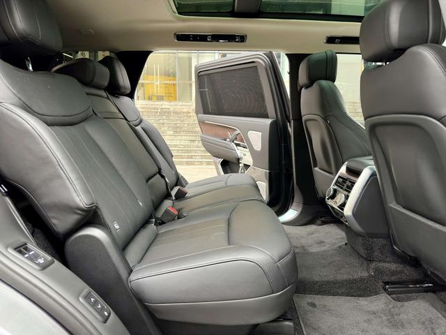 Range Rover 2023 3.0 L6 400PS Centurion Seven Seater Plus – фото 12