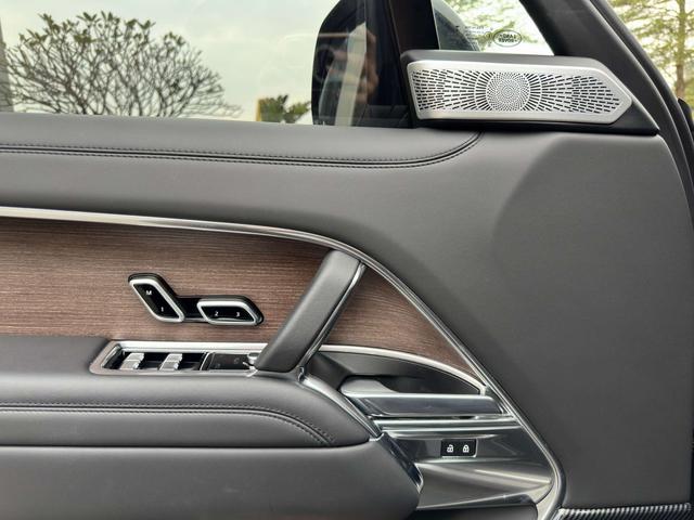 Range Rover 2023 3.0 L6 400PS Centurion Seven Seater Plus – фото 14