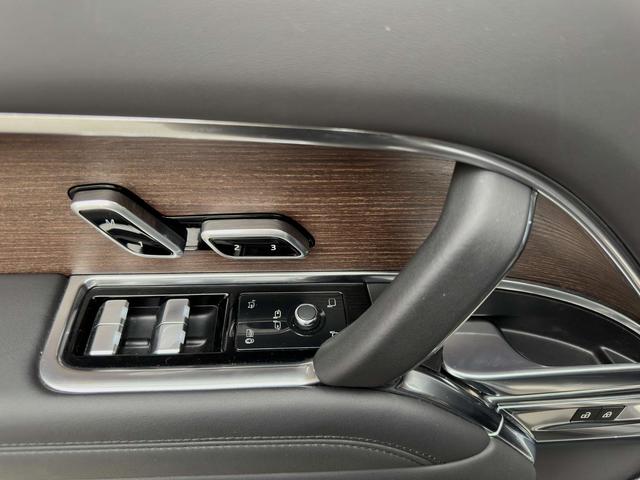 Range Rover 2023 3.0 L6 400PS Centurion Seven Seater Plus – фото 15