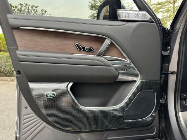 Range Rover 2023 3.0 L6 400PS Centurion Seven Seater Plus – фото 16
