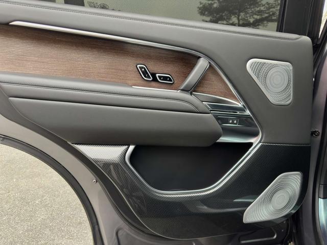 Range Rover 2023 3.0 L6 400PS Centurion Seven Seater Plus – фото 17