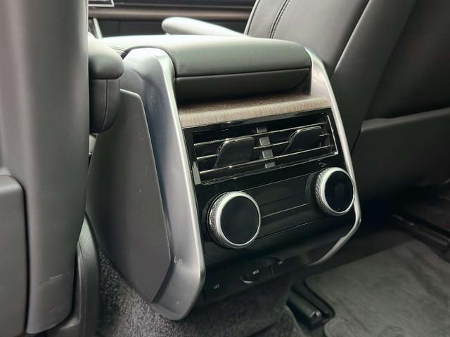 Range Rover 2023 3.0 L6 400PS Centurion Seven Seater Plus – фото 22