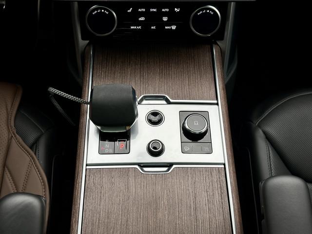 Range Rover 2023 3.0 L6 400PS Centurion Seven Seater Plus – фото 23